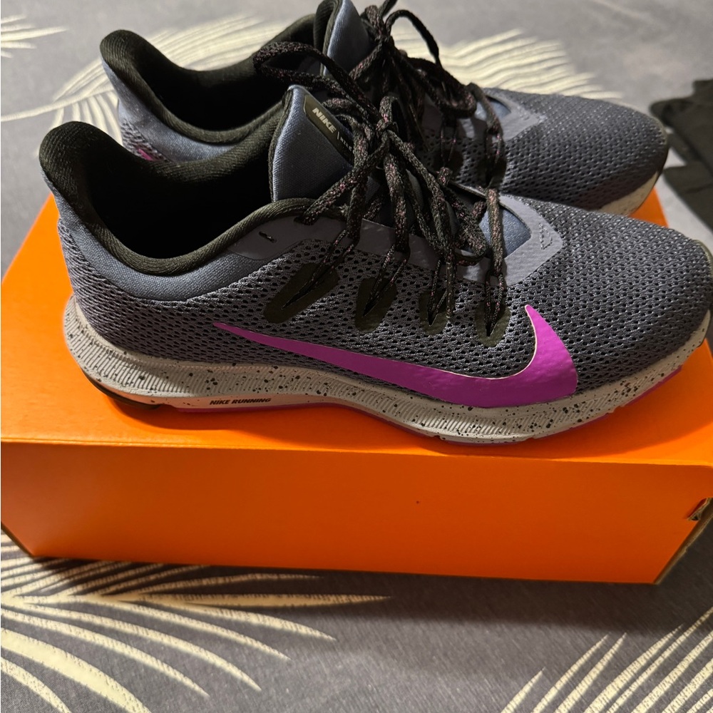 Nike Quest 2 SE Women's Shoes - Orange and Violet